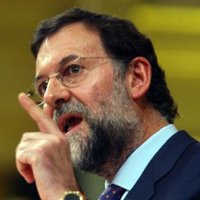Rajoy apoya a la Fiscalía y la Abogacía, pero pide "más" para evitar que se presente Batasuna "vía PCTV" 