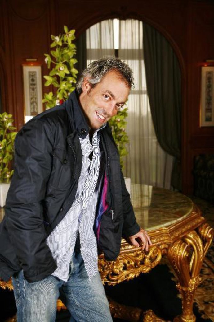 Manuel Quijano inicia su carrera como cantante solista