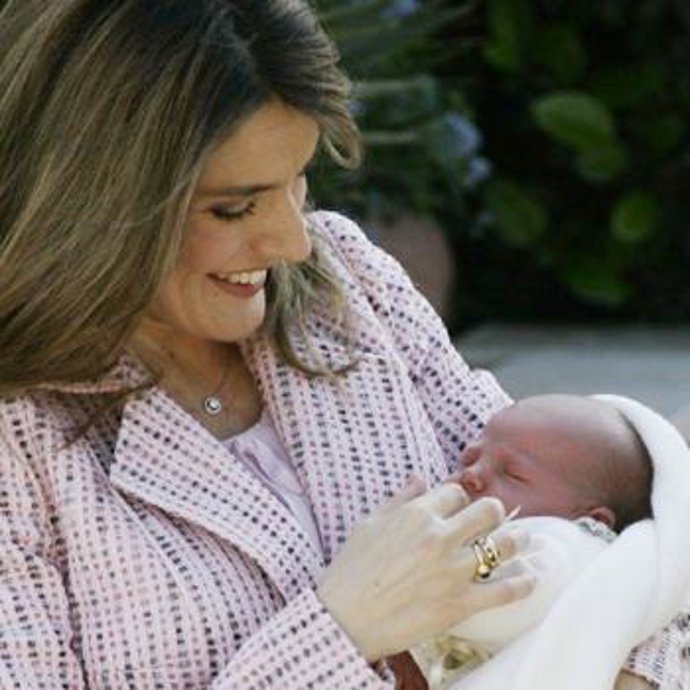 Los Príncipes de Asturias presentan a la pequeña Sofía acompañados de la Infanta Leonor 
