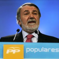 Mayor Oreja cree que Zapatero "necesita a ETA para su proyecto y para hacer irreconocible a España"