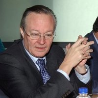 Piqué tacha de "gravísimo" que el PSOE cambie su política antiterrorista y "mienta" una vez alcanzado el Gobierno