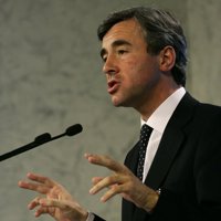 Acebes cree que Zapatero quiere deliberadamente que ETA vuelva a los ayuntamientos "maniatando" al Supremo