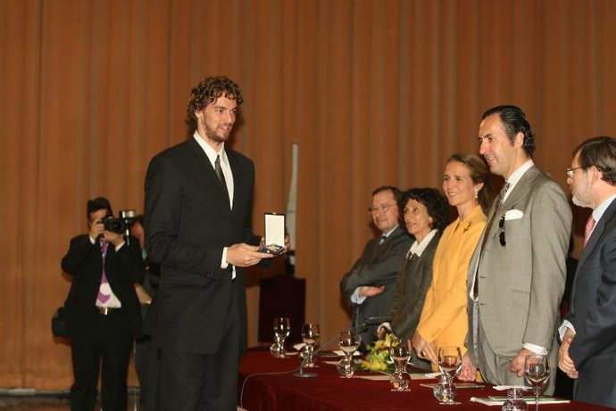 Pau Gasol, galardonado por la Infanta Elena de Borbón