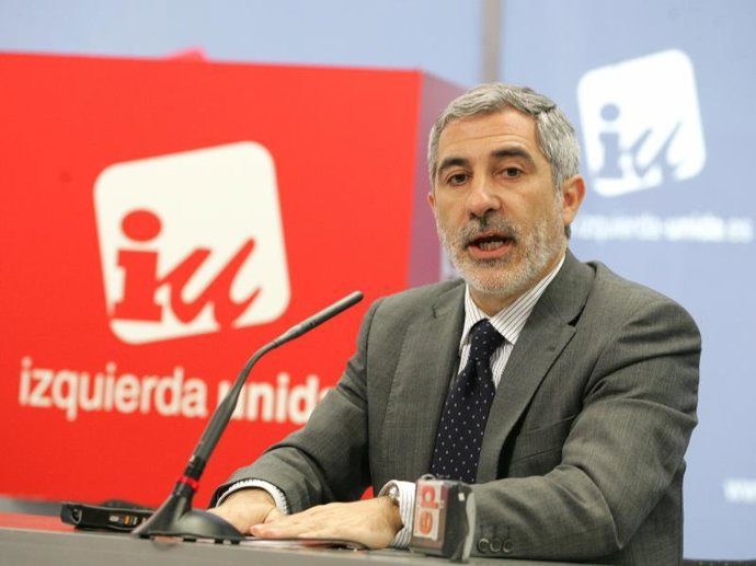 Gaspar Llamazares aconseja a PP que "tome nota de la moderación de la derecha francesa" y de que "el camino no es la agitación"