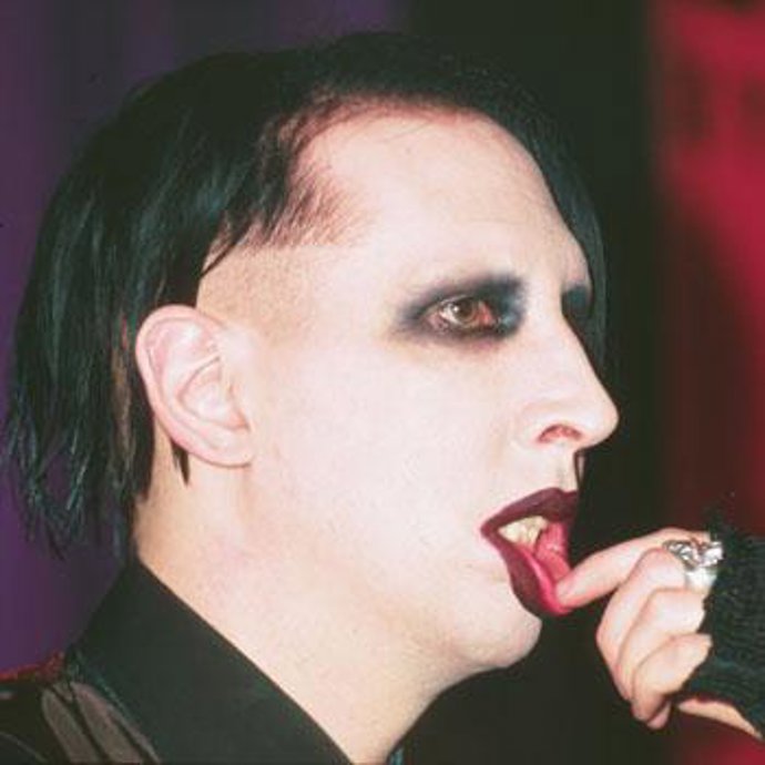 Marilyn Manson también tiene su corazoncito