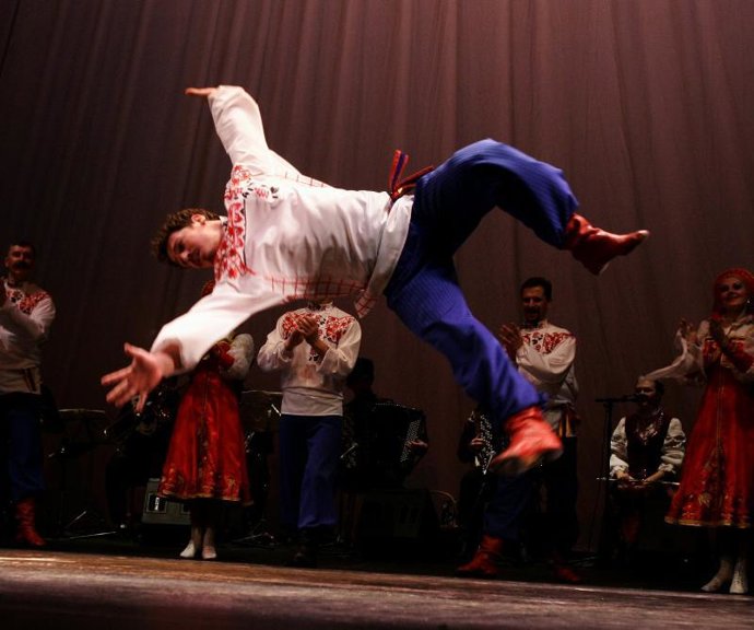 El espectáculo "Los cosacos de Rusia" revive con música y danza el folclore del país