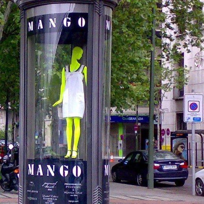 Mango expone su nueva colección Primavera/Verano 07 a pie de calle