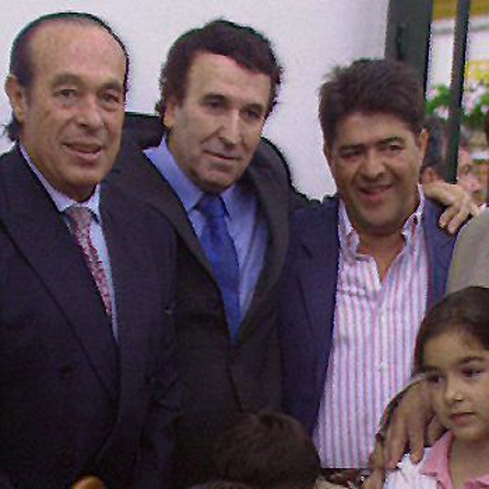 Carmen Tello y Curro Romero presentes en la inauguración de una calle a 'El Mani' 