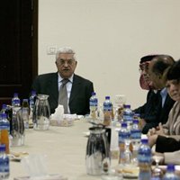 La OLP insta a Mahmud Abbas a convocar elecciones presidenciales y generales anticipadas