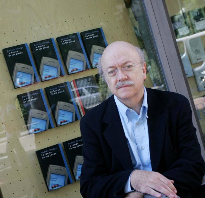 Andrés Ortega alerta en su último libro de que "las religiones más radicales están reemplazando a la política"