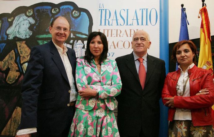 Fernando Marías y Juan Manuel de Prada se "embarcan" en una nueva ruta literaria hacia Santiago de Compostela