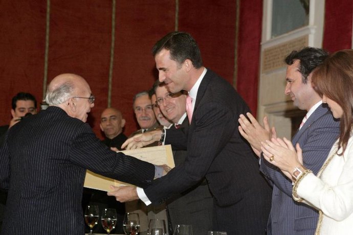 El Príncipe de Asturias entrega el segundo premio Don Juan de Borbón al venezolano José Antonio Abreu