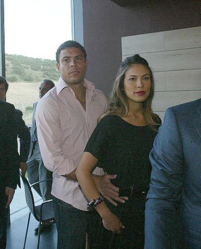 Ronaldo inaugura unas nuevas instalaciones de las Bodegas Cepa 21 de las que es accionista