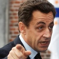 Sarkozy, "extremadamente satisfecho", agradece el "apoyo permanente" de Zapatero y Blair