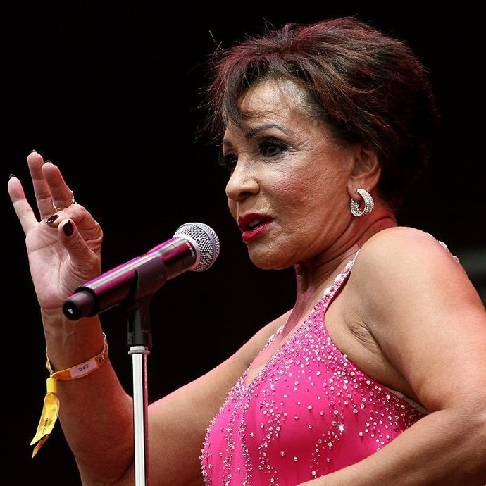 La diva de James Bond, a punto de morir en accidente de helicóptero