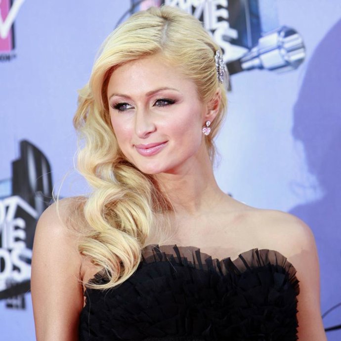 Paris Hilton escoge 'El show de Larry King' para contar su paso por la cárcel