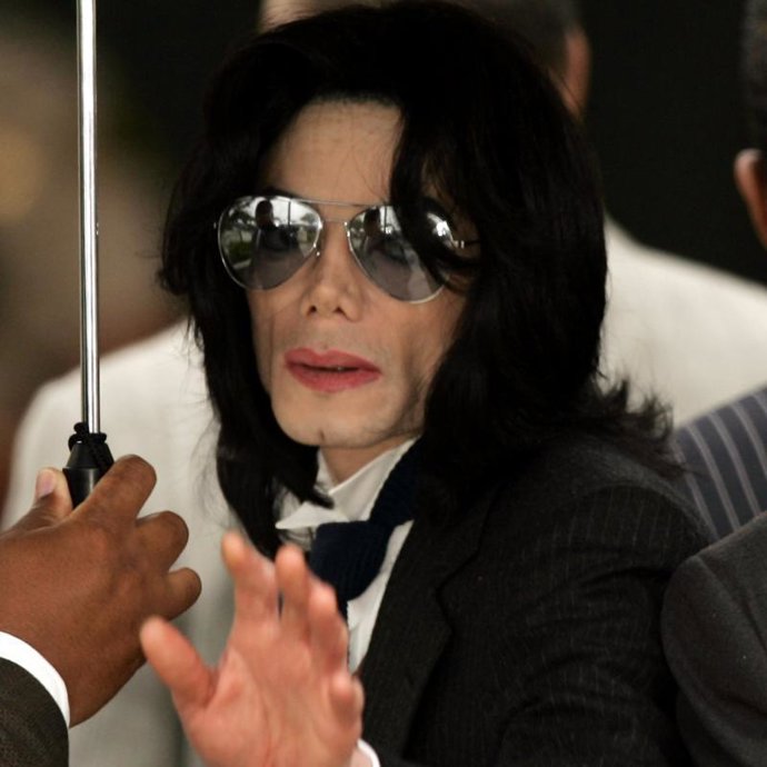 Michael Jackson lucha en los tribunales para evitar que se subasten objetos personales 