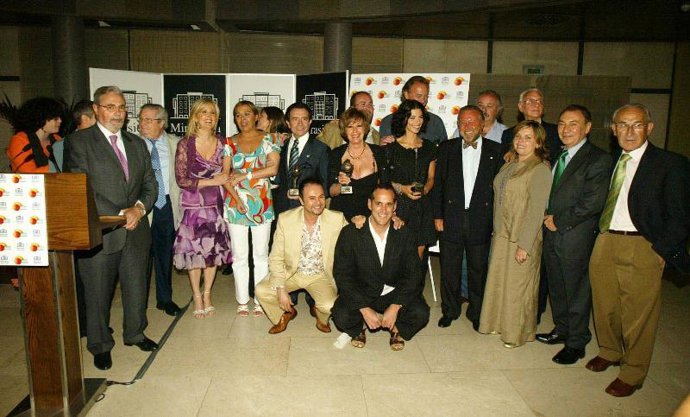 Bertín Osborne y Enrique Cornejo premiados con el premio Naranja