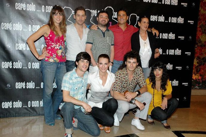 El director Álvaro Díaz se acerca a la comedia juvenil "sin pretensiones" con su ópera prima "Café sólo o con ellas"