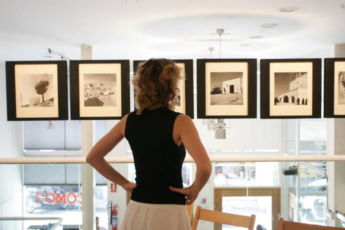 El fotógrafo "vanguardista" Kindel retrata la España de la postguerra a través de sus edificios