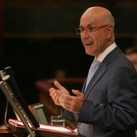 CiU dice que Zapatero acaba la legislatura "sin haberse ganado" su confianza, aunque "menos todavía el PP"