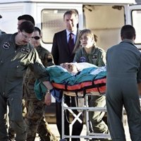 Tres de los cinco heridos llegados a Madrid desde Yemen permanecerán ingresados en el Gómez Ulla, dos de ellos graves