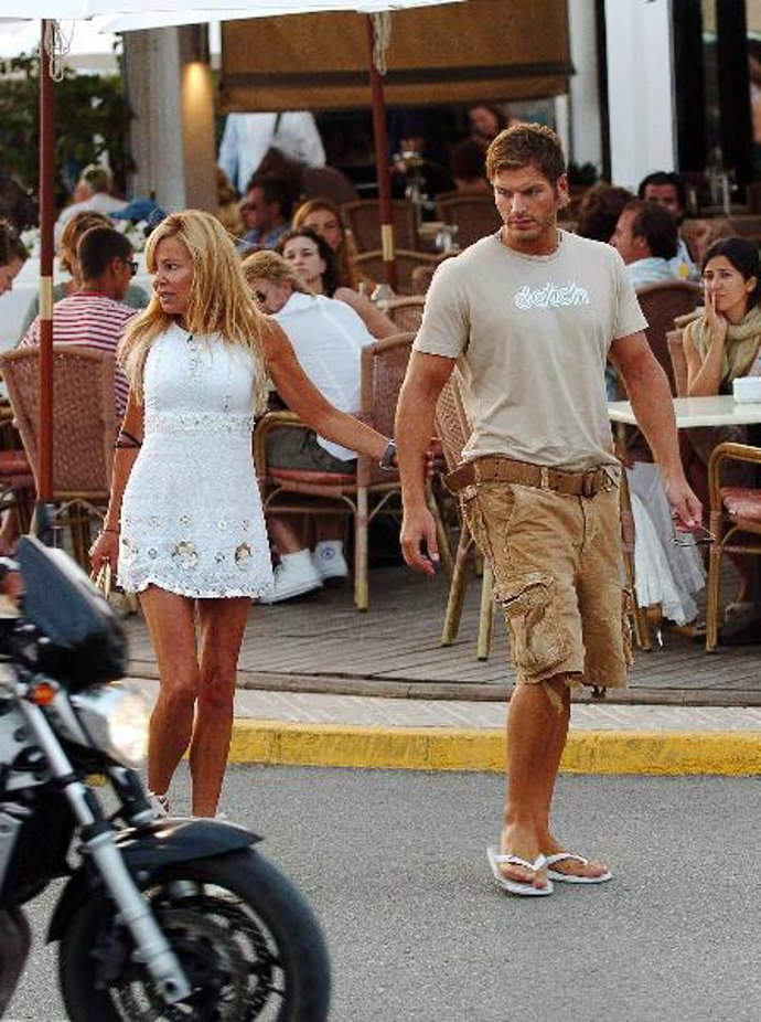 Ana García Obregón y Darek pasean su amor por la paradisíaca isla de Ibiza