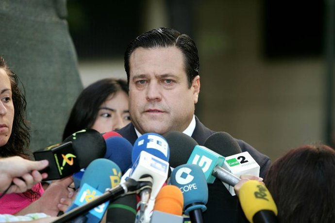Trillo dice acudir a la Audiencia Nacional como abogado de "El Solitario" y luego hace un trámite para otro cliente