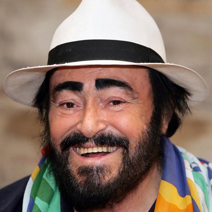Pavarotti saldrá del hospital "inminentemente", según su representante 