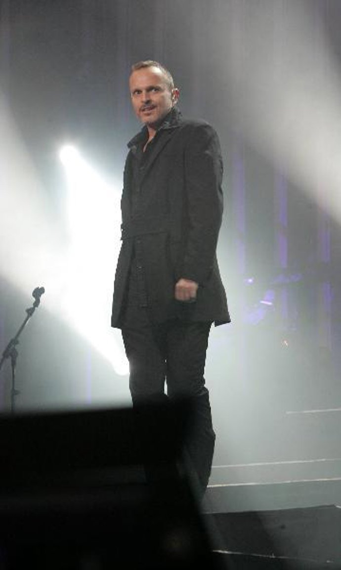 Miguel Bosé da el pistoletazo de salida a las fiestas de Tarragona con un concierto de dos horas