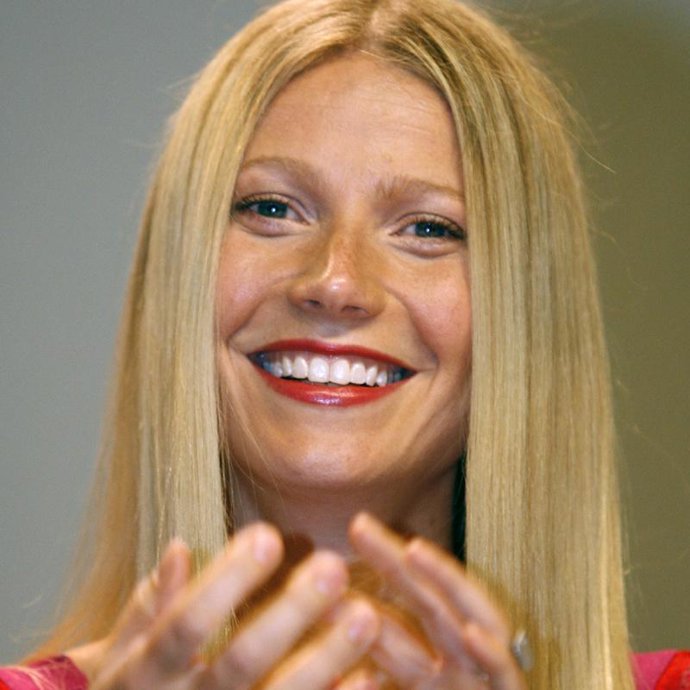 Gwyneth Paltrow dice que Angelina Jolie y Brad Pitt atraen a los paparazzi