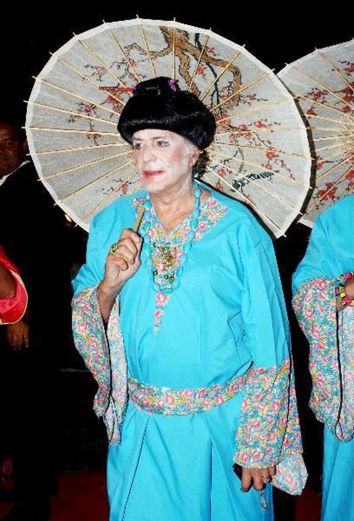 Jaime Ostos se disfraza de una geisha muy bella