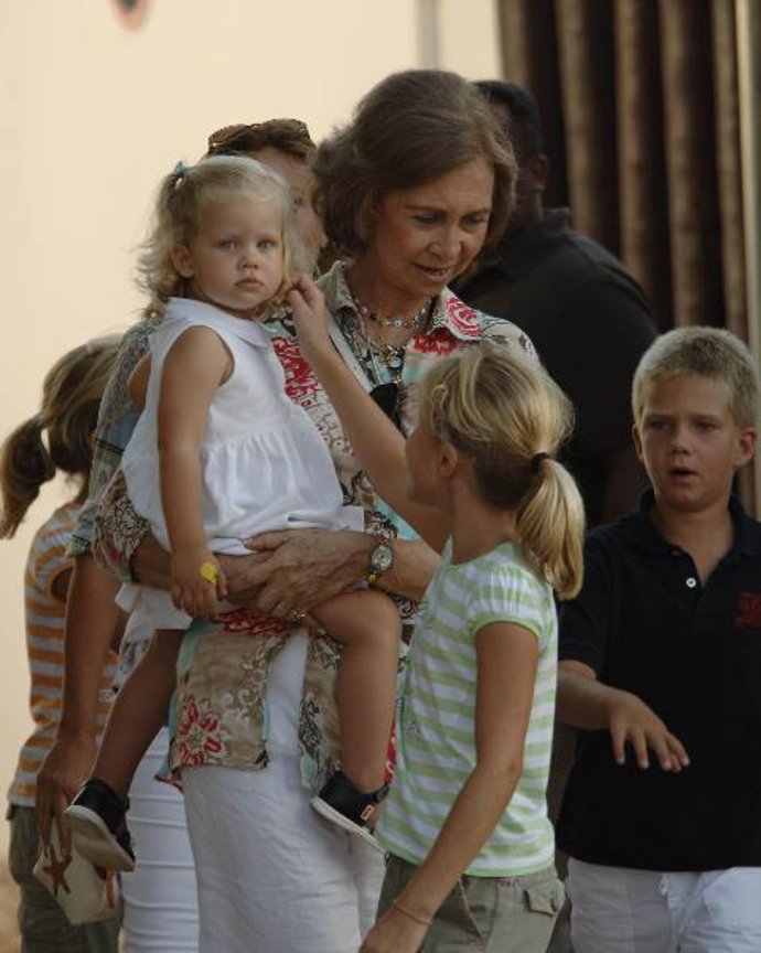 La reina Sofía y la princesa Alia de Jordania hacen una divertida excursión al parque acuático Marineland