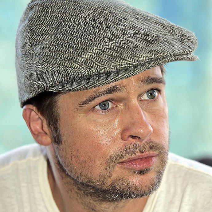 Brad Pitt visita la construcción de una vivienda en Nueva Orleans