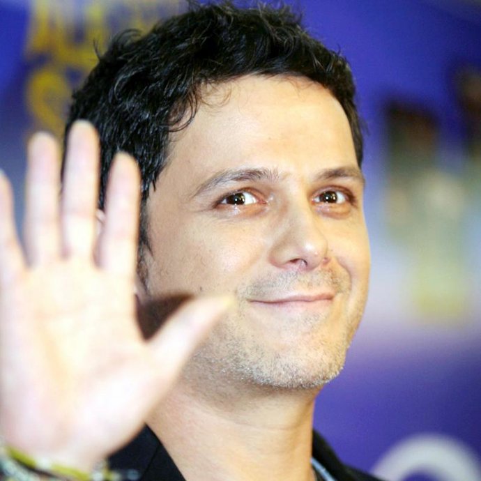Primeras imágenes de Alejandro Sanz junto a su novia Raquel Pereda