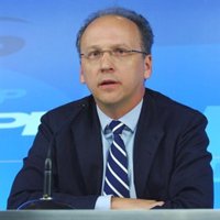 El PP insta al Gobierno a presentar en el Congreso las "excusas" que da en Europa sobre la regularización de inmigrantes