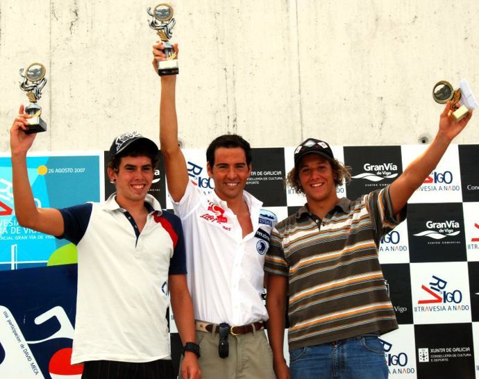 David Meca vence en la Travesía de la Ría de Vigo batiendo su propio récord