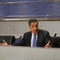 Zaplana recuerda a Fraga que el PP no prevé ninguna sucesión y dice que su partido debe salir del "fango" para ganar
