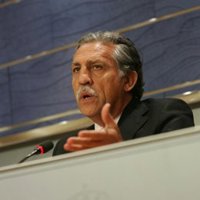 López Garrido emplaza al PP a "atender" a Fraga y preparar la sucesión de Rajoy ante su "agonía política"