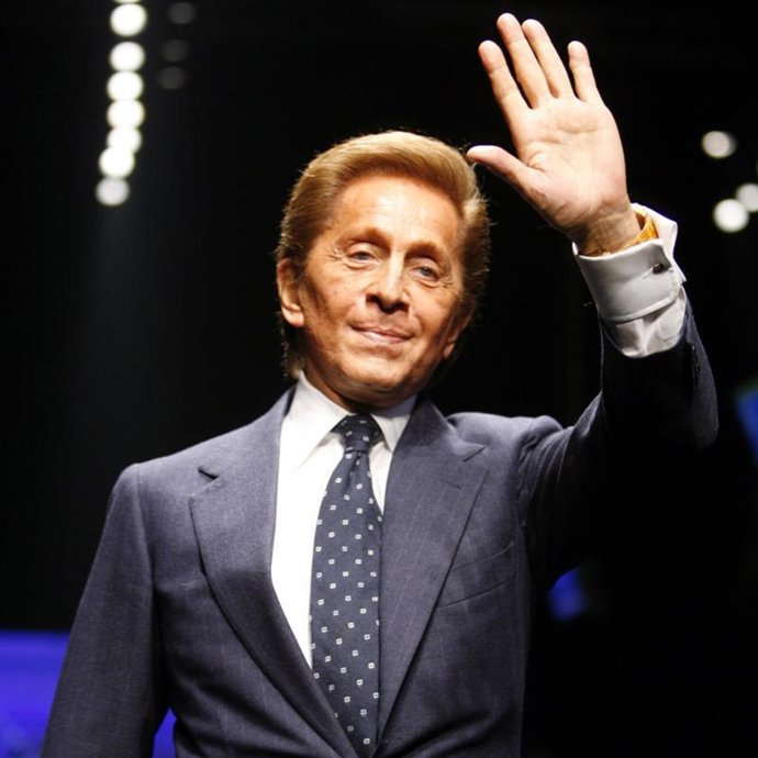Valentino se retira tras 45 años en el mundo de la moda