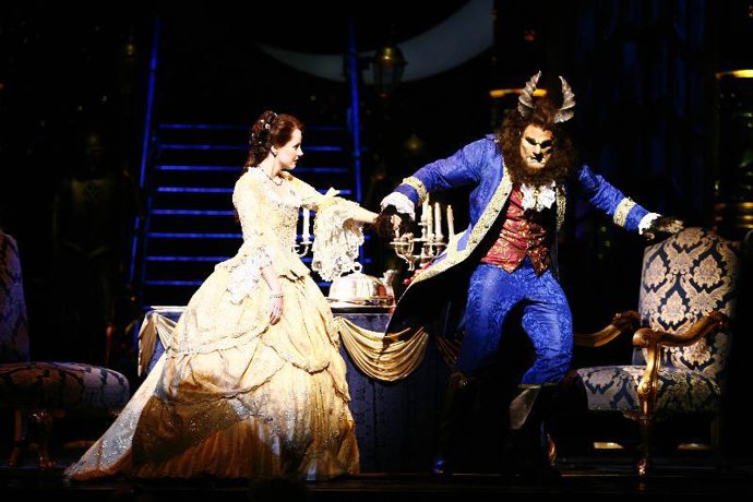 El musical "La Bella y la Bestia" defiende que "la belleza está en el interior" por medio de bailes y canciones