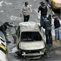 Los primeros análisis apuntan a una bomba-lapa de entre medio y un kilo de amonal activada al movimiento 