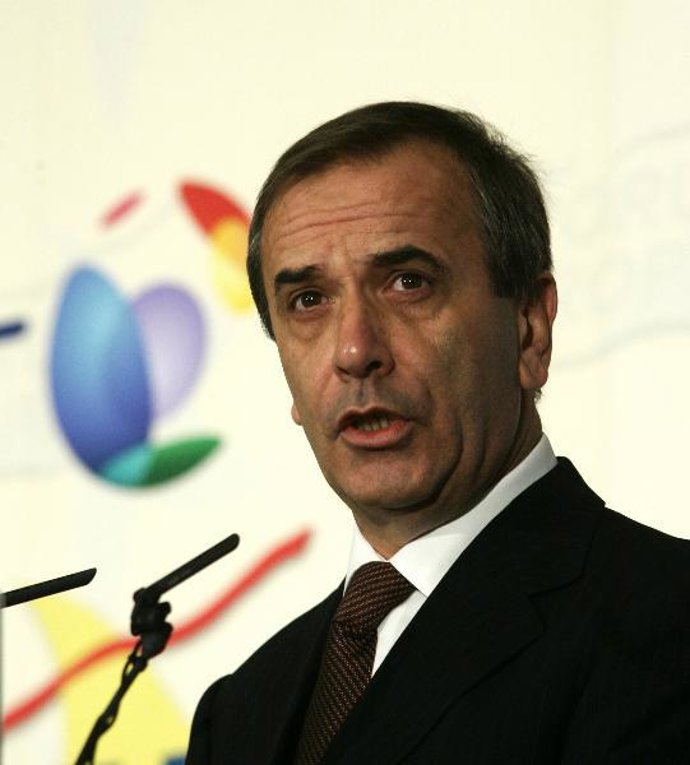 José Antonio Alonso dice que ETA tendrá la respuesta "más firme" del Gobierno y que no tiene futuro político ni social