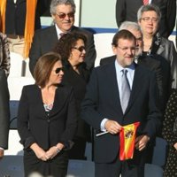 Rajoy reitera su defensa del Rey y la bandera y reprocha al Gobierno la falta de rumbo y de certidumbre