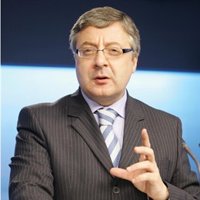 Blanco pide al PP que acate el fallo del 11-M, aunque alguno de sus dirigentes vea "moverse su silla"