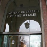 El paro subió en 31.214 personas en octubre y los contratos rozaron los dos millones