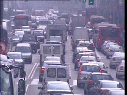 Devorar Relajante enfermo La emisión de CO2 del transporte motorizado ha aumentado más de un 80% en  los últimos 15 años en España, según Adena