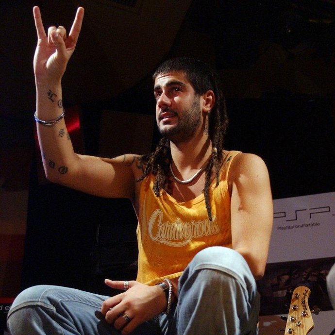 Melendi achaca lo sucedido a su "miedo a volar" y al temor a sufrir un "ataque de pánico" y pide disculpas al pasaje