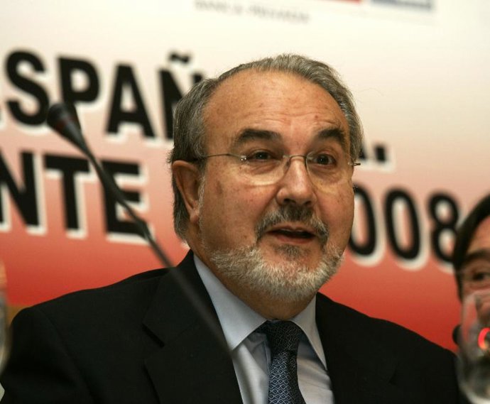Pedro Solbes afirma no ser "excesivamente optimista" sobre la caída del precio de los alimentos a corto plazo