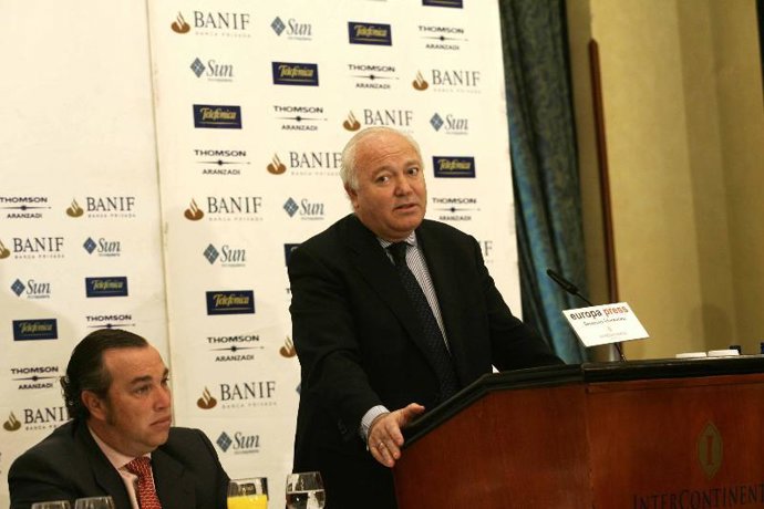 Moratinos afirma que las empresas piden al Gobierno "tranquilidad, serenidad y defensa de sus intereses"